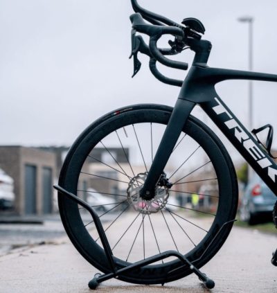 Black steel bike stand suitable for road bikes, mountain bikes and city bikes.
